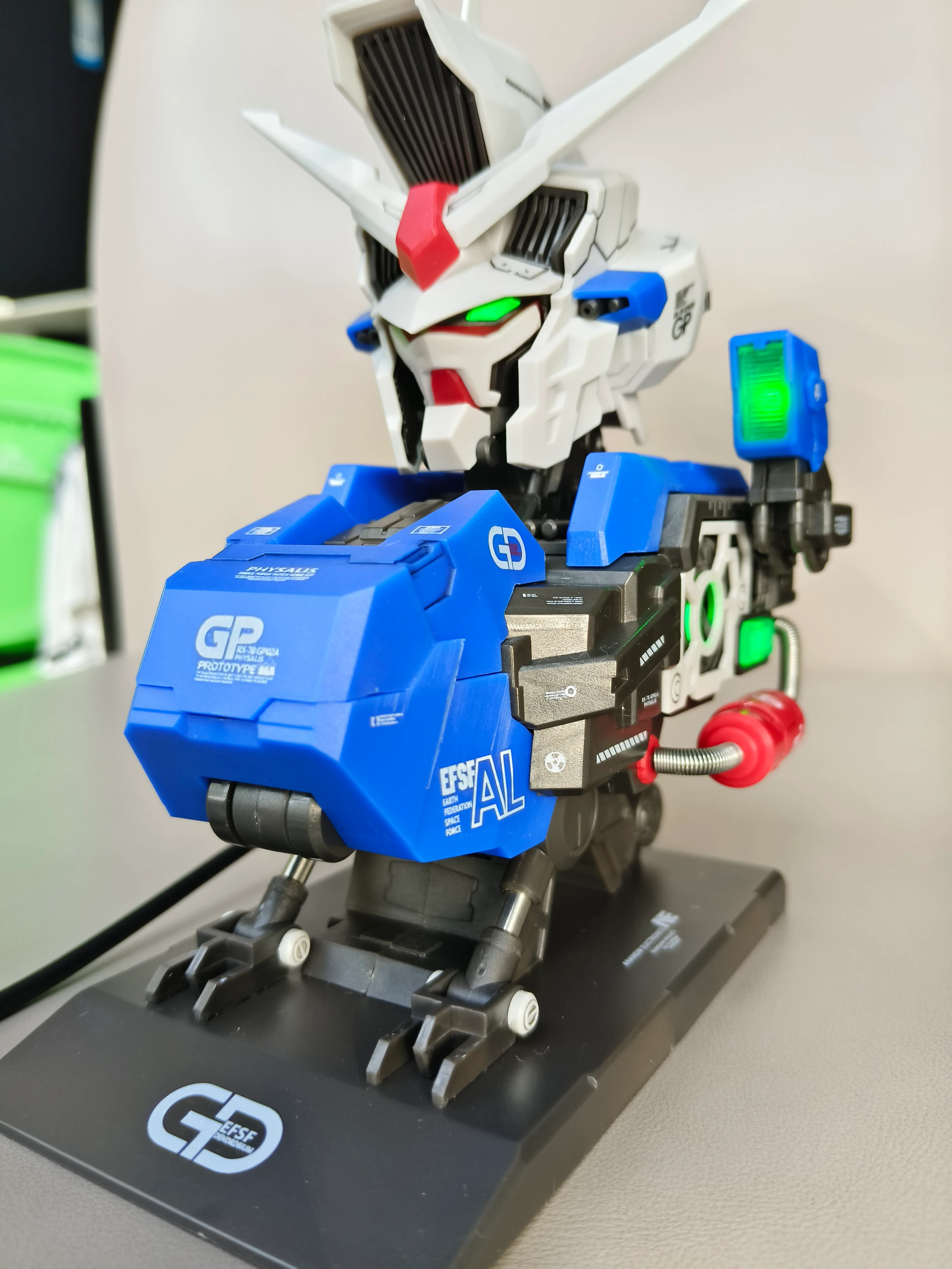 GP02 Bust 1/38 Scale Model Kit - Image 5