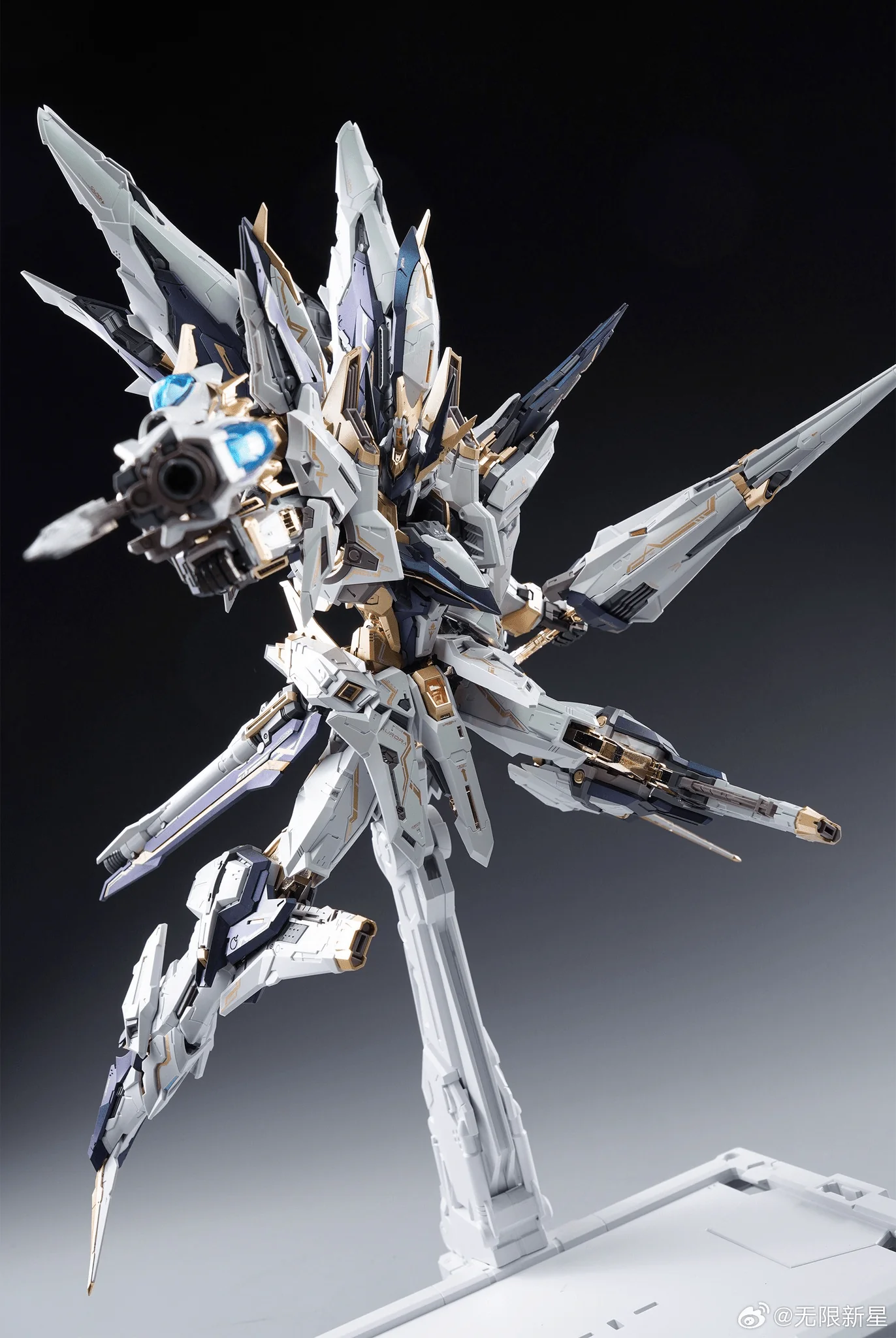 Infinity Nova Aurora 1/100 Scale Model Kit - Image 10