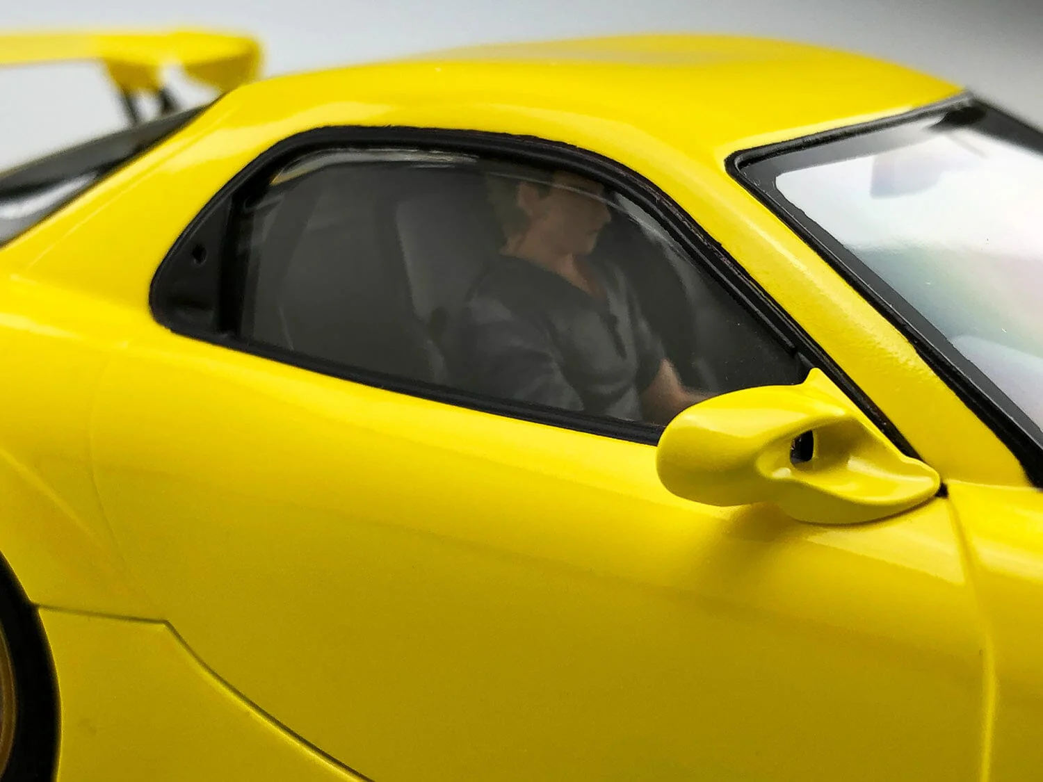 Initial D Keisuke Takahashi's FD3S RX-7 (Project D Ver.) 1/24 Scale Model Kit & Figure - Image 3
