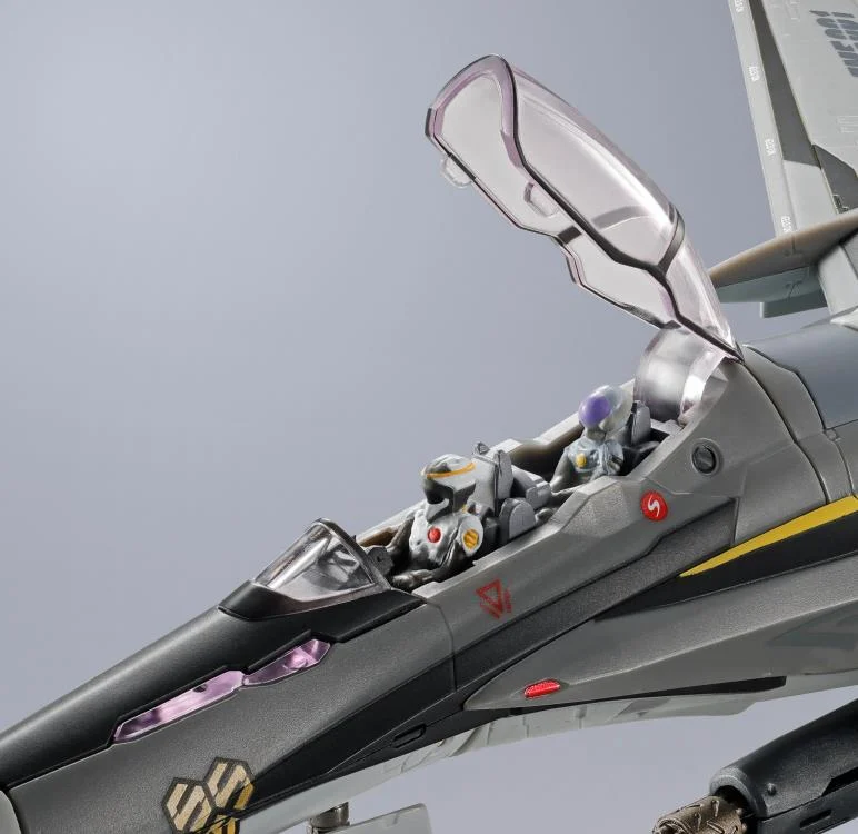 Macross Frontier DX Chogokin VF-25S Armored Messiah Valkyrie (Ozma Lee Machine Revival Ver.) - Image 18