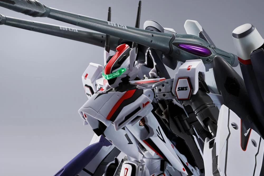 Macross Frontier The False Songstress DX Chogokin VF-25F Tornado Messiah Valkyrie (Alto Saotome Machine Revival Ver.) - Image 11