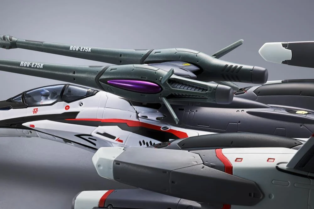 Macross Frontier The False Songstress DX Chogokin VF-25F Tornado Messiah Valkyrie (Alto Saotome Machine Revival Ver.) - Image 13