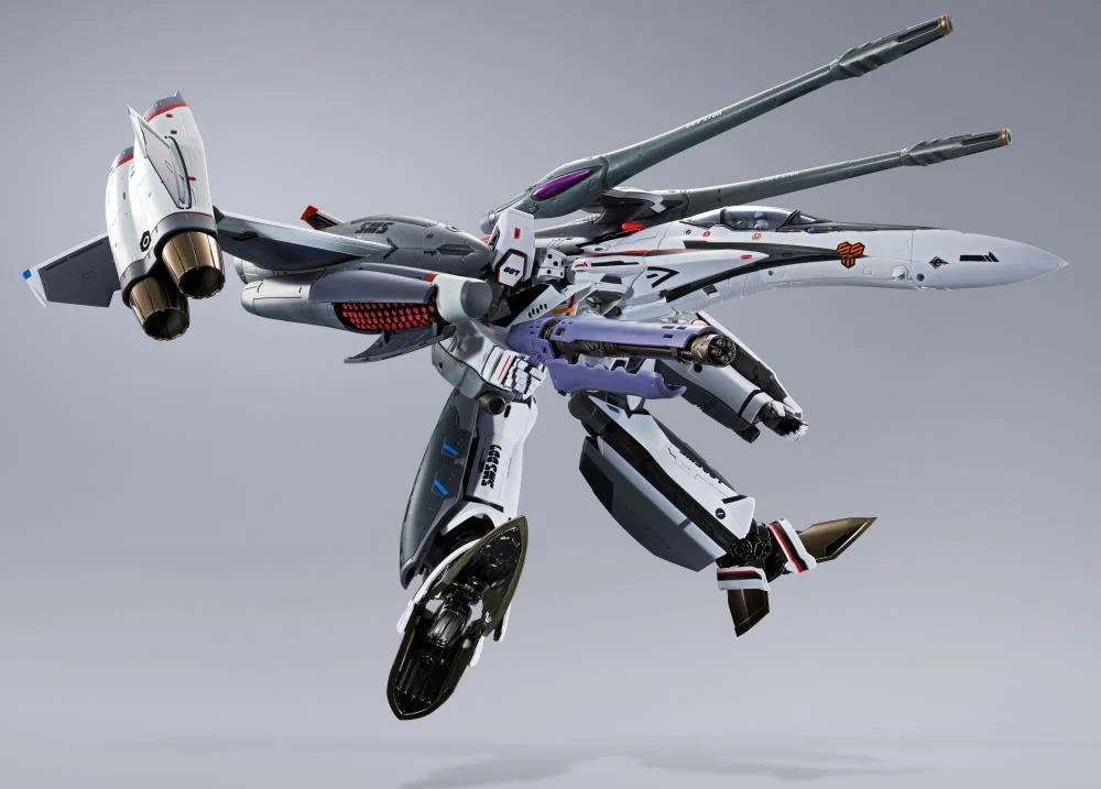 Macross Frontier The False Songstress DX Chogokin VF-25F Tornado Messiah Valkyrie (Alto Saotome Machine Revival Ver.) - Image 4