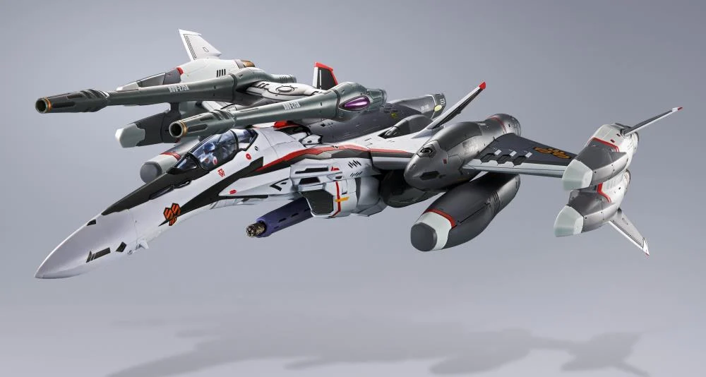 Macross Frontier The False Songstress DX Chogokin VF-25F Tornado Messiah Valkyrie (Alto Saotome Machine Revival Ver.) - Image 9
