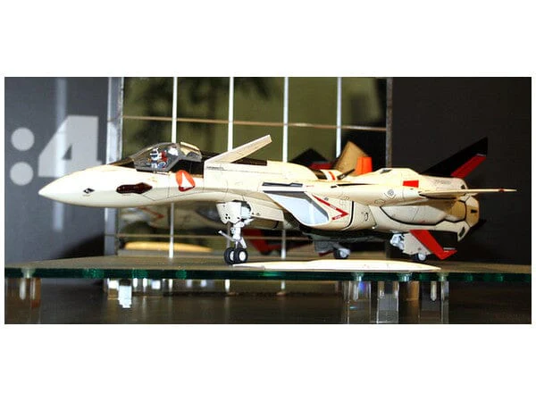 Macross Plus MC01 YF-19 1/48 Scale Model Kit - Image 12