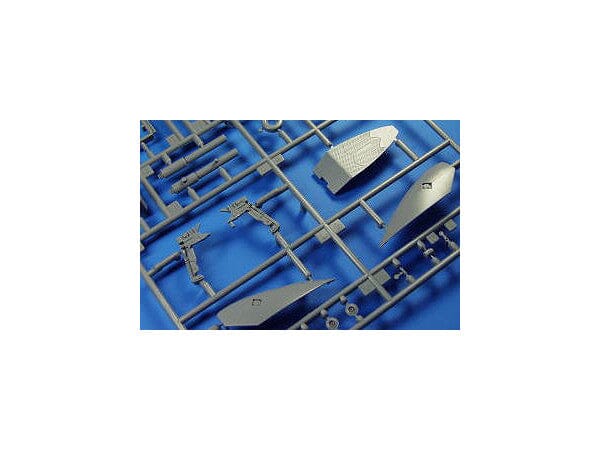 Macross Plus MC01 YF-19 1/48 Scale Model Kit - Image 8