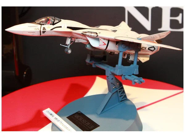 Macross Plus VF-11B Thunderbolt 1/72 Scale Model Kit - Image 3