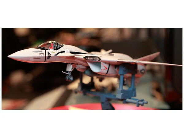 Macross Plus VF-11B Thunderbolt 1/72 Scale Model Kit - Image 4