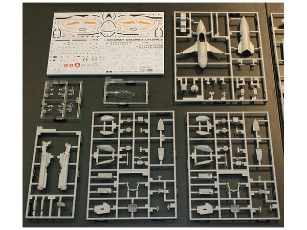 Macross Plus VF-11B Thunderbolt 1/72 Scale Model Kit - Image 6