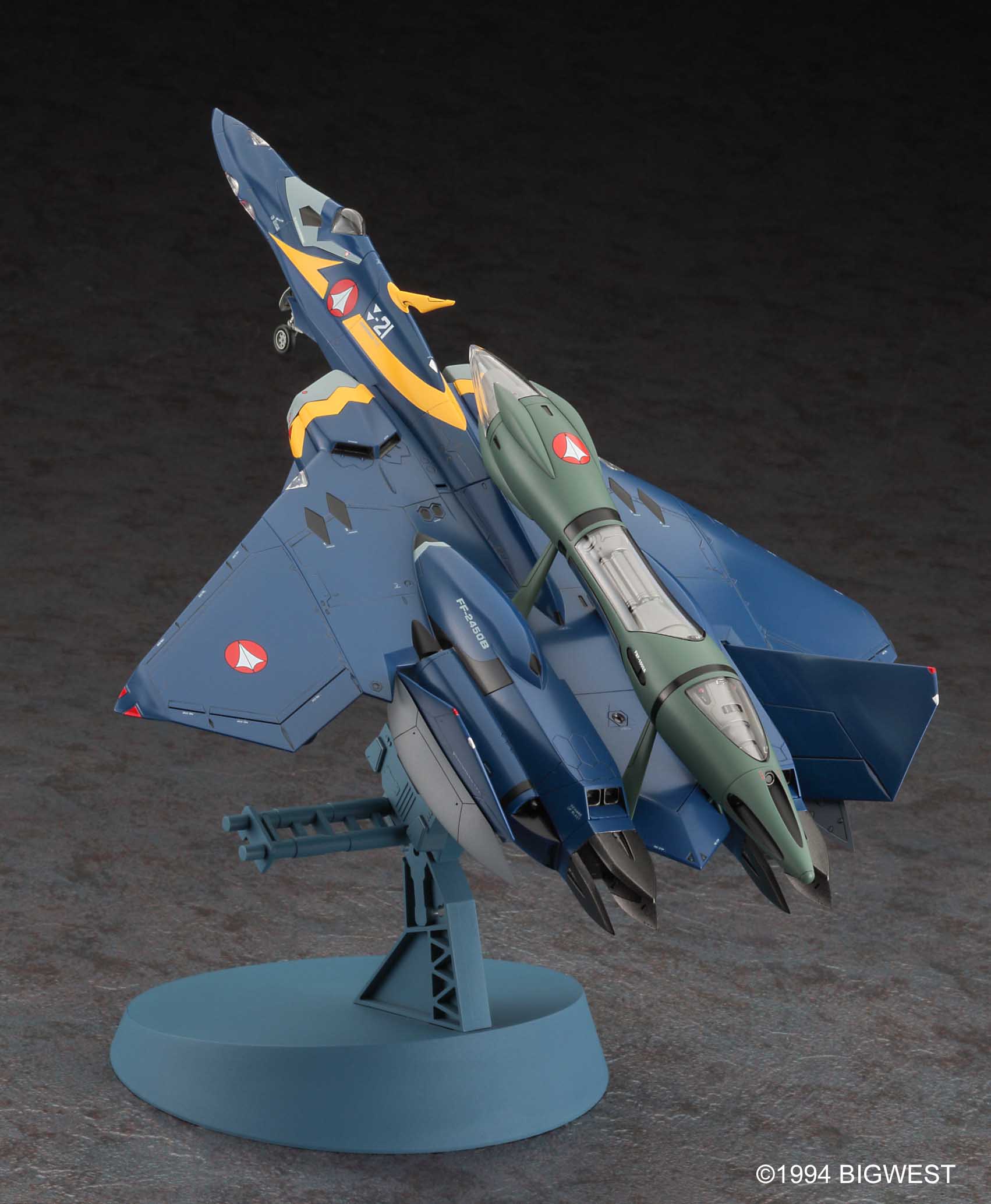 Macross Plus YF-21 W/Fast Pack & Fold Booster 1/72 Scale Model Kit - Image 2