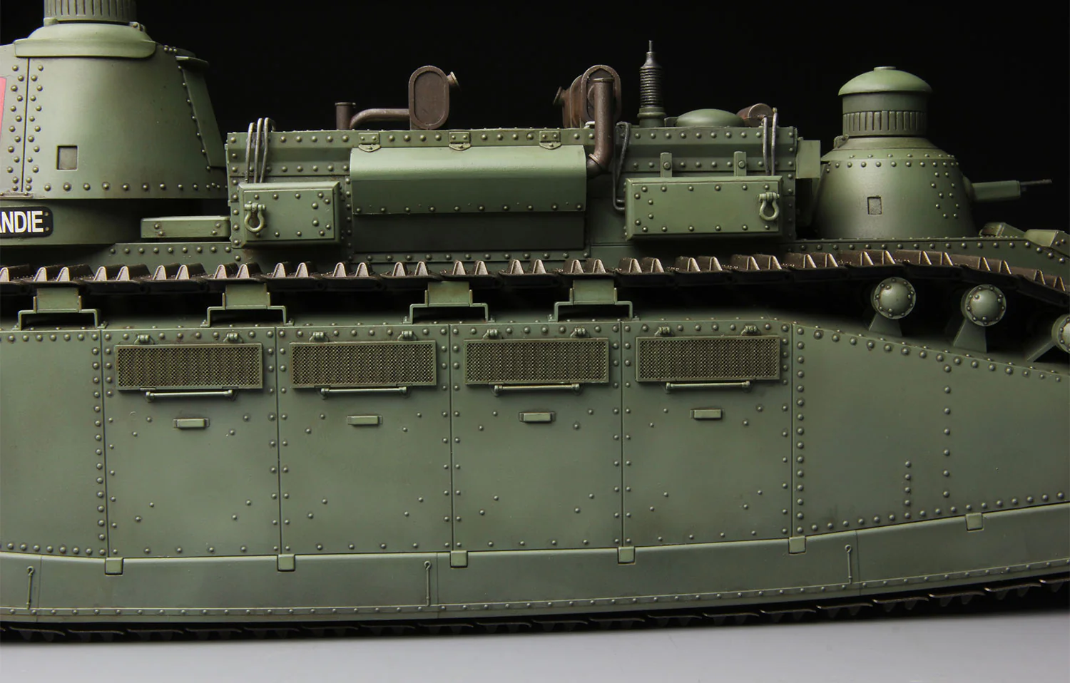 Meng 1/35 French super heavy tank Char 2C - Image 6