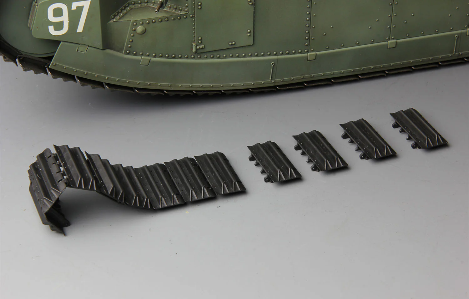 Meng 1/35 French super heavy tank Char 2C - Image 9