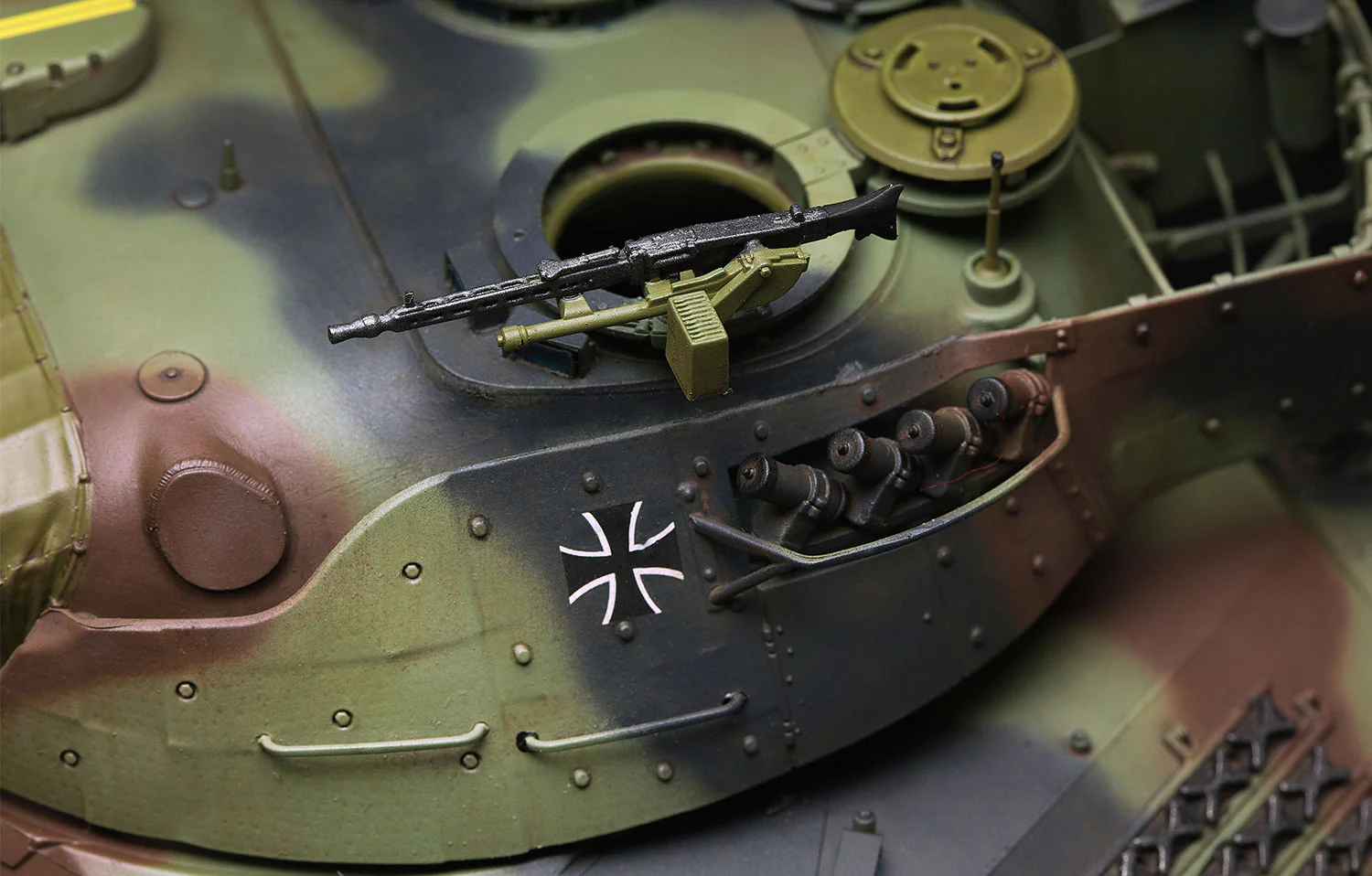 Meng 1/35 German Main Battle Tank Leopard 1 A5 - Image 6