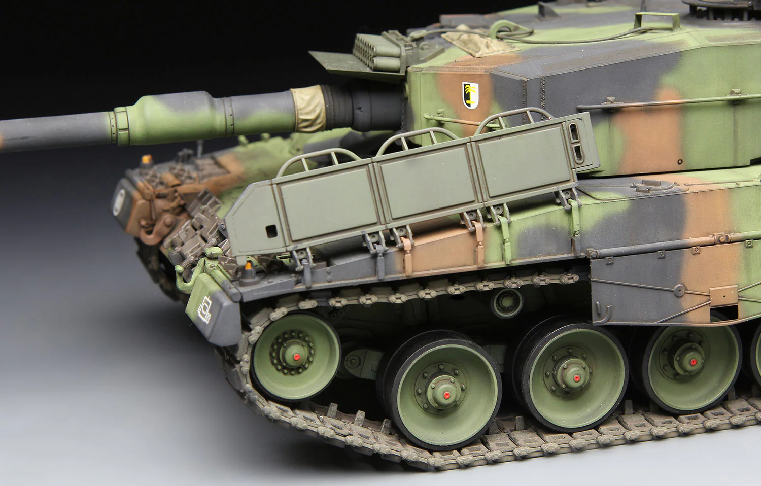Meng 1/35 German Main Battle Tank Leopard 2 A4 - Image 10