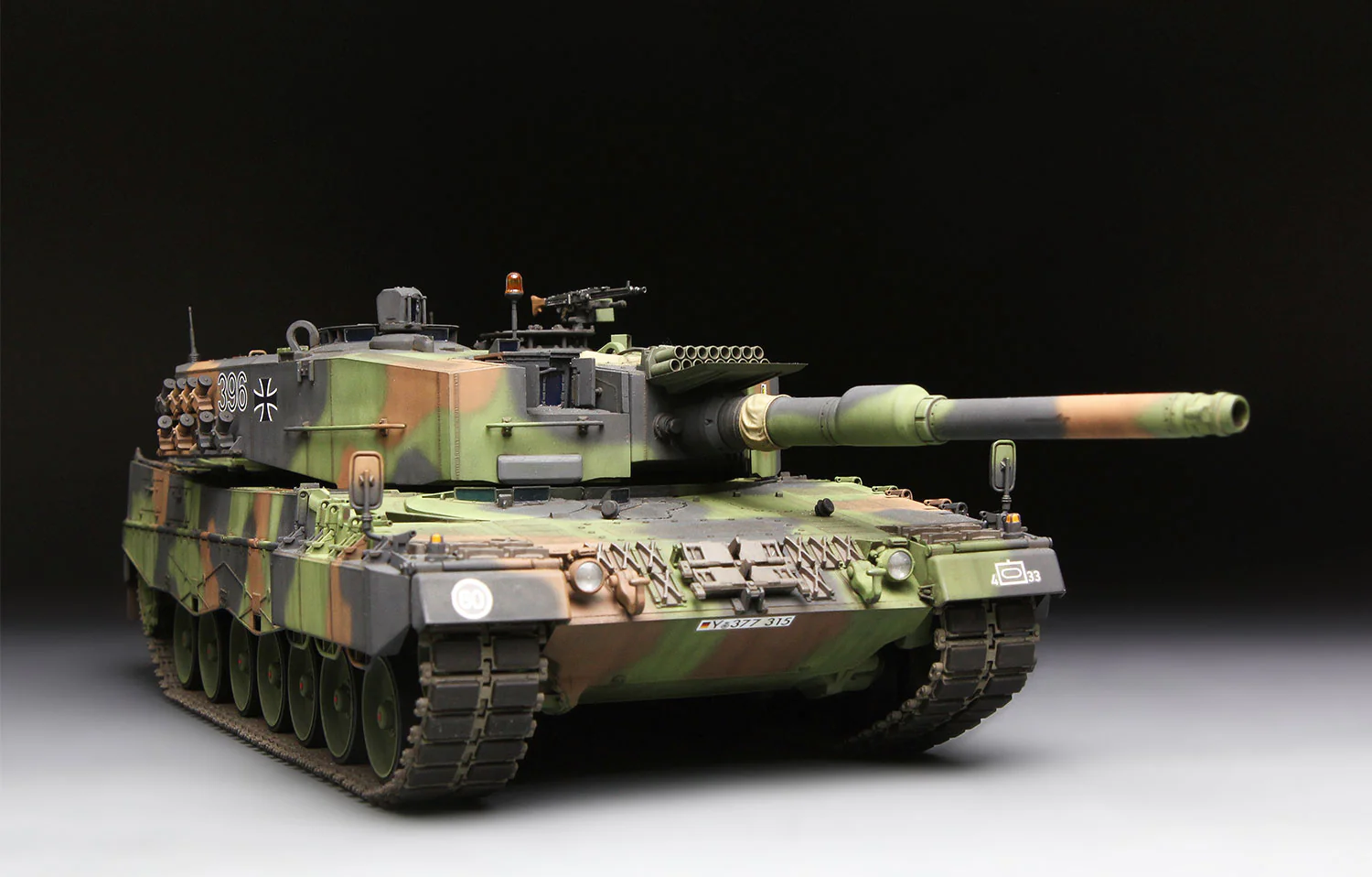 Meng 1/35 German Main Battle Tank Leopard 2 A4 - Image 3