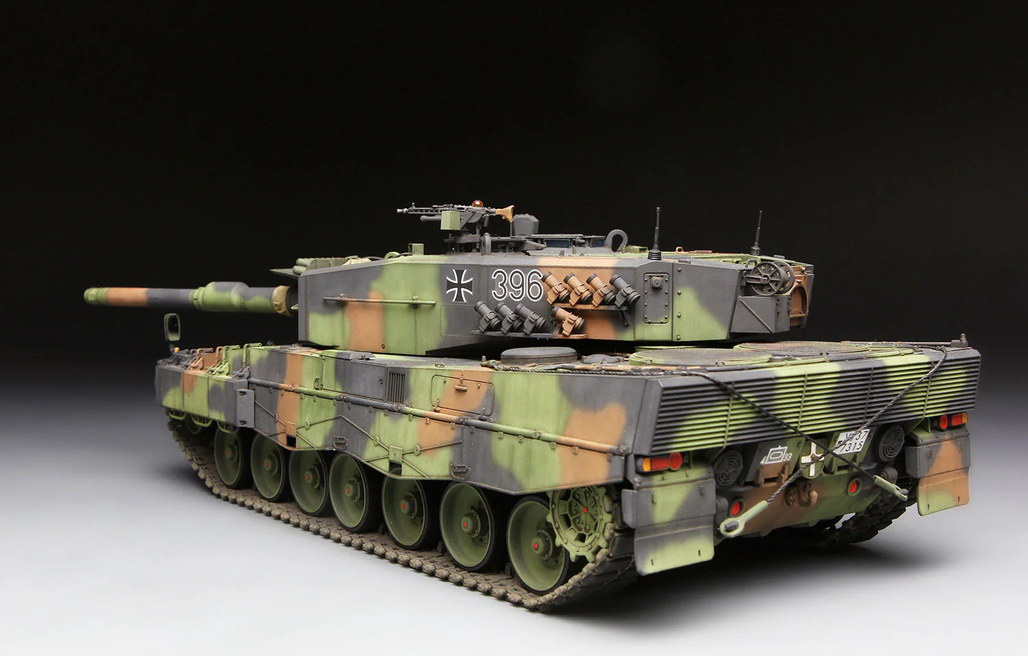 Meng 1/35 German Main Battle Tank Leopard 2 A4 - Image 4