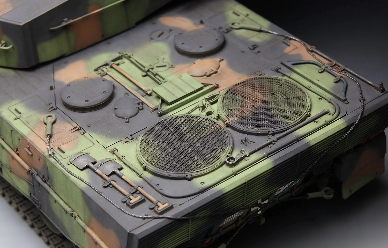 Meng 1/35 German Main Battle Tank Leopard 2 A4 - Image 9