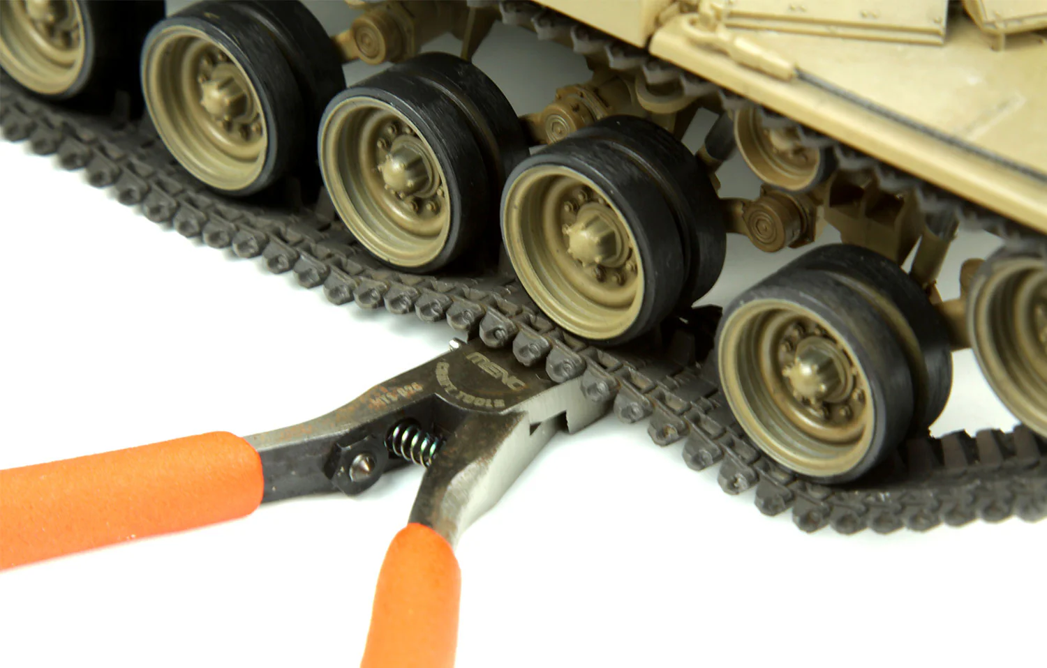 Meng 1/35 Israel Main Battle Tank Magach 6B GAL - Image 4