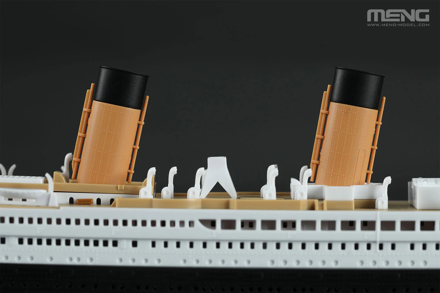 Meng 1/700 R.M.S. Titanic - Image 9