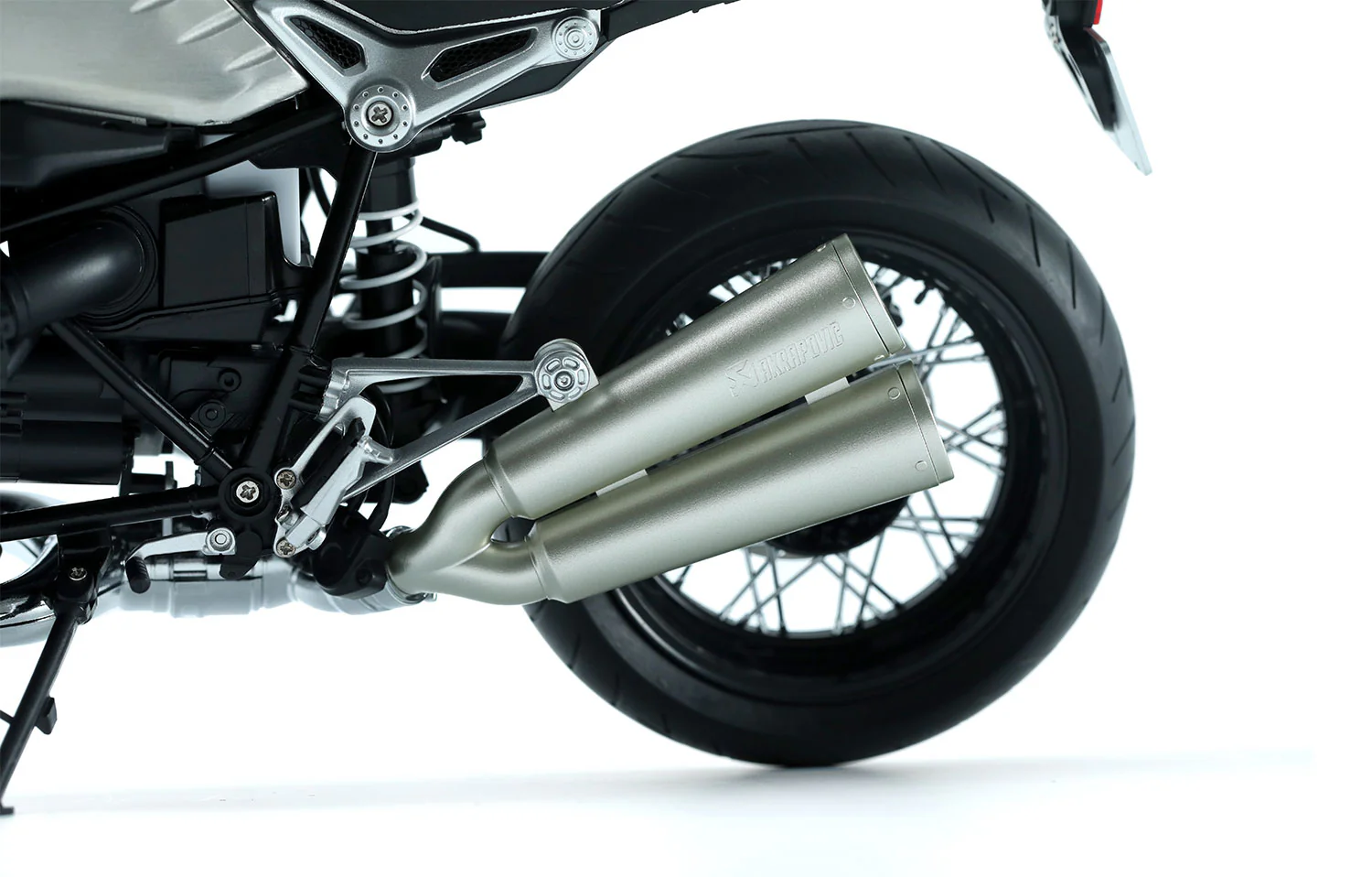 Meng 1/9 BMW R nineT (Pre-colored Edition) - Image 3