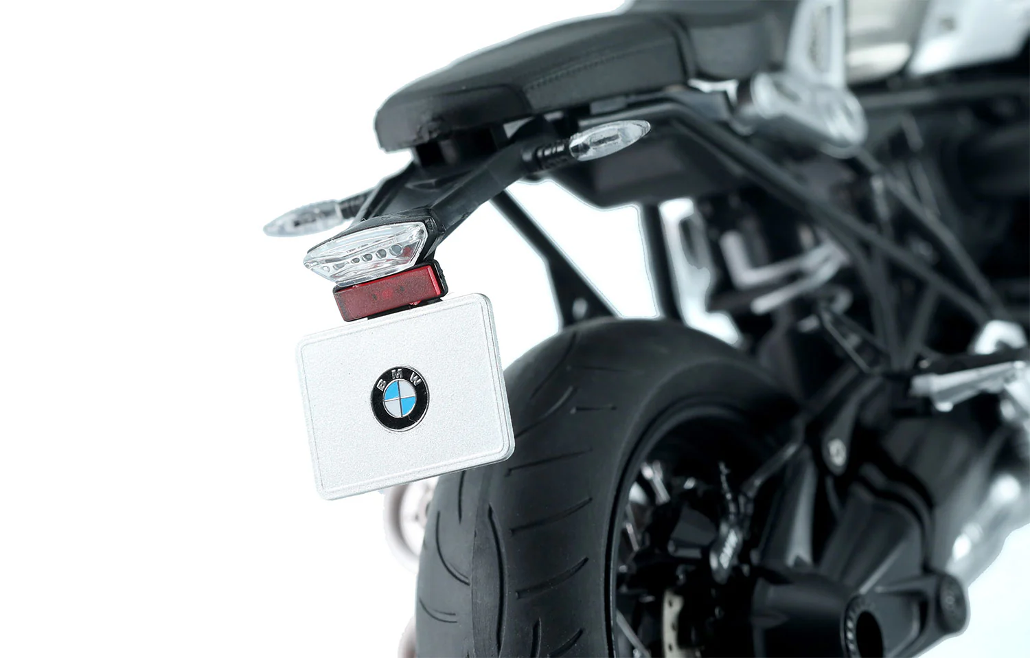 Meng 1/9 BMW R nineT (Pre-colored Edition) - Image 4