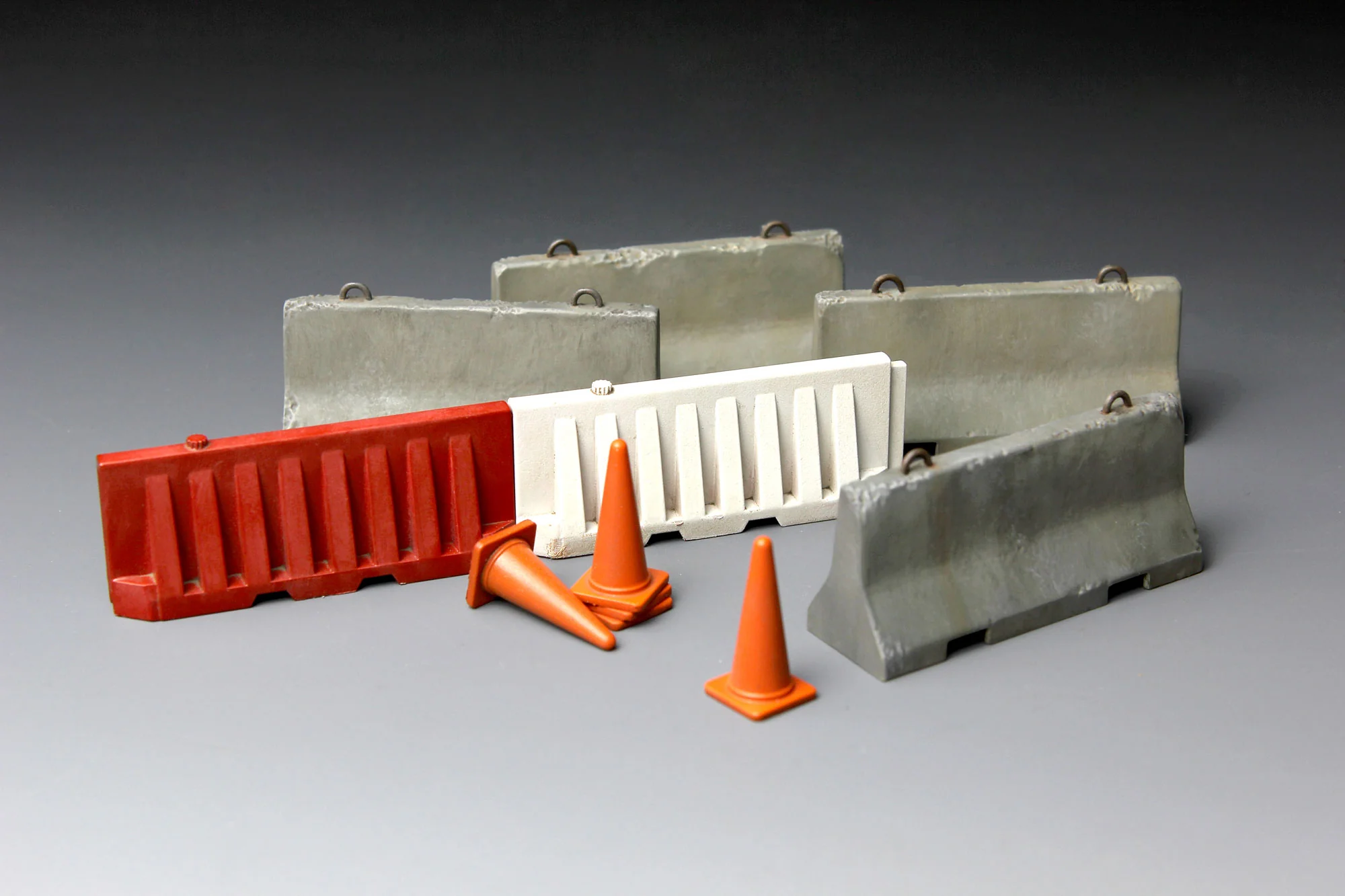 Meng Concrete & Plastic Barrier Set 1/35 - Image 2