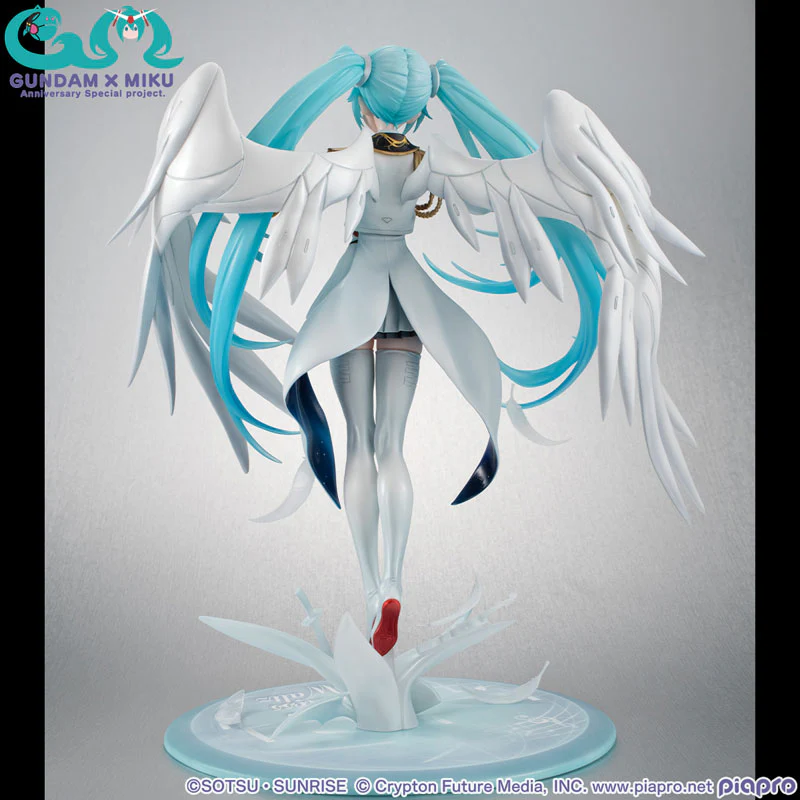 Mobile Suit Gundam 45th Anniversary x Hatsune Miku x Wing Gundam EW Lucrea Hatsune Miku 1/7 Scale Figure - Image 5