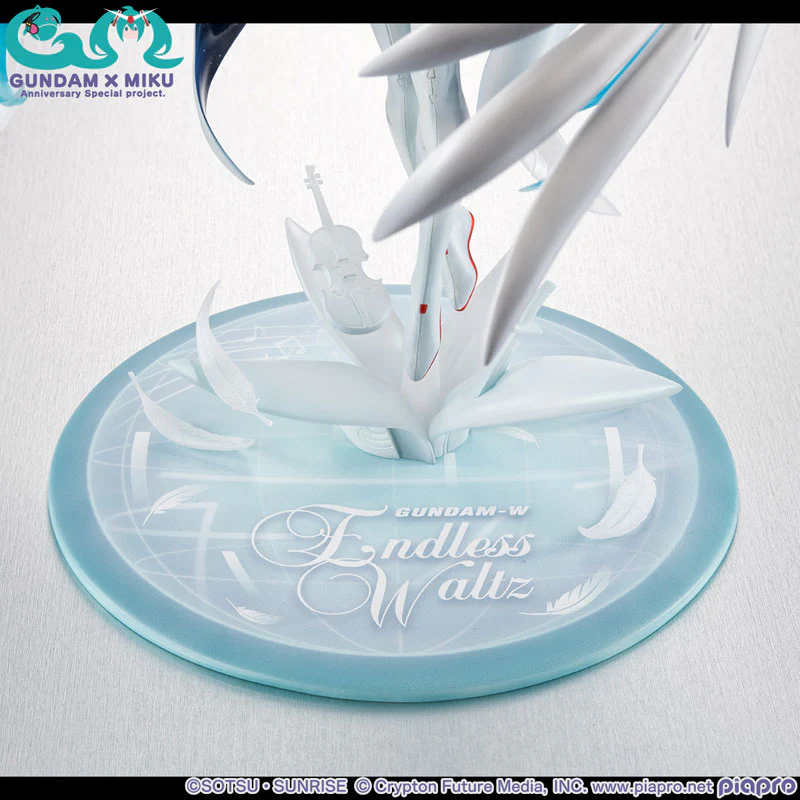 Mobile Suit Gundam 45th Anniversary x Hatsune Miku x Wing Gundam EW Lucrea Hatsune Miku 1/7 Scale Figure - Image 7