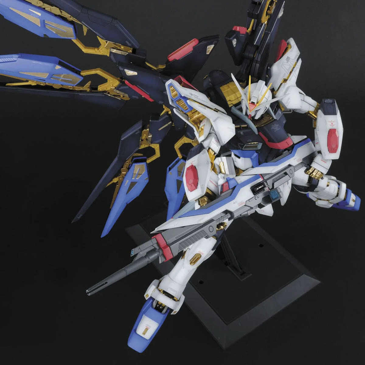 PG 1/60 Strike Freedom Gundam - Image 5
