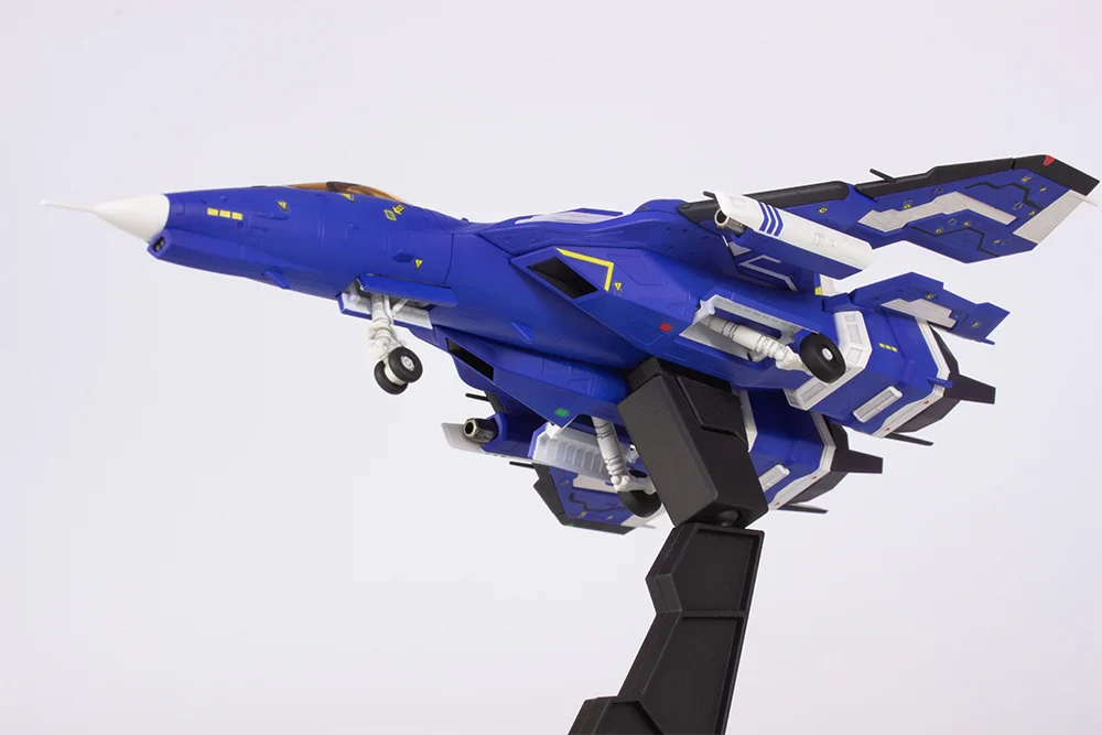 Raiden V Director's Cut FT-00004A Azuma (2P Color Ver.) 1/100 Scale Model Kit - Image 6