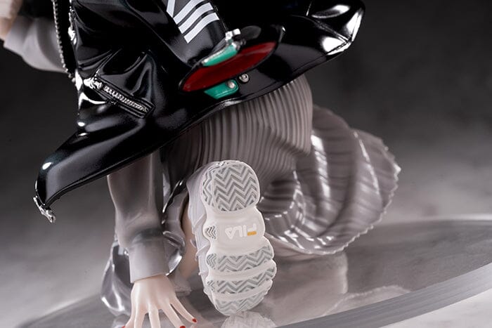 Rebuild of Evangelion Mari Makinami Illustrious (Radio EVA Original Color Ver. Part 2) 1/7 Scale Figure - Image 6