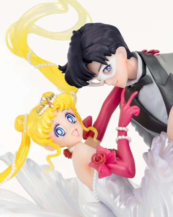 Sailor Moon FiguartsZERO Chouette Usagi and Tuxedo Mask (Moonlight Glow Edition) - Image 6
