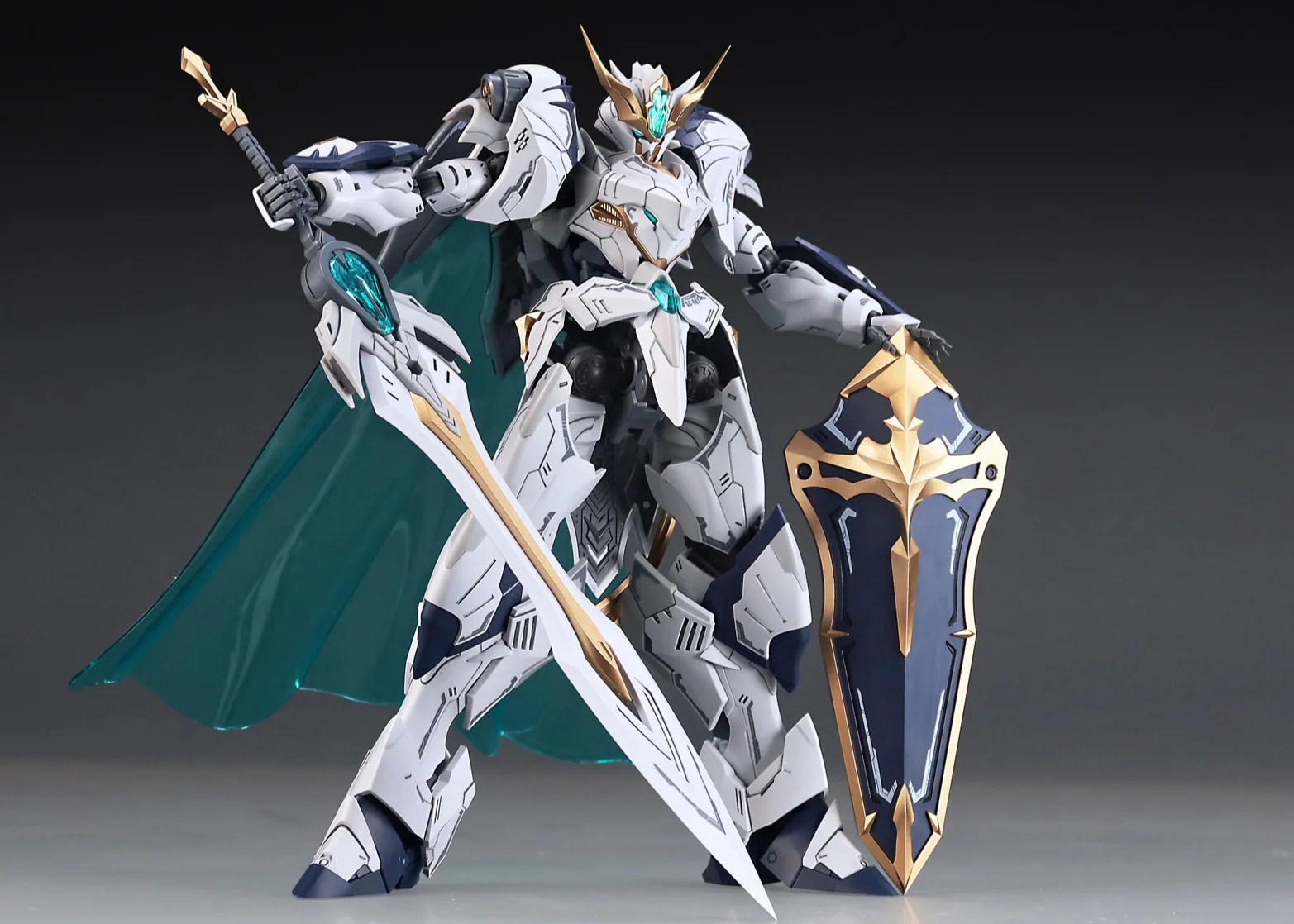 The Round Table Knights Giant Sword Tristan 1/144 Scale Model Kit