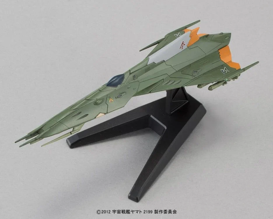 Space Battleship Yamato 2199 Gaiperon Class Aircraft Carrier Balgray 1/1000 Scale Model Kit - Image 3