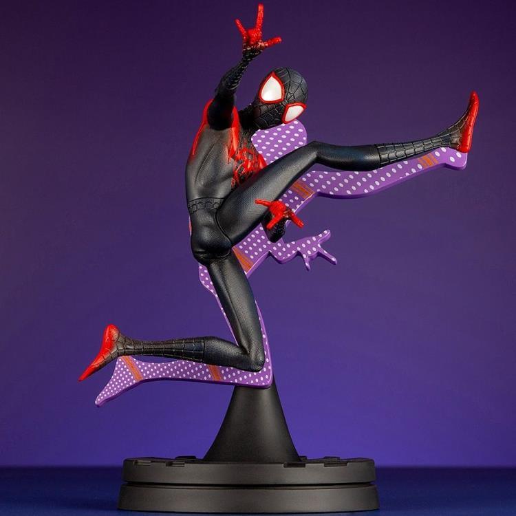 Spider-Man: Into the Spider-Verse ArtFX+ Spider-Man (Hero Suit Ver.) Statue - Image 5