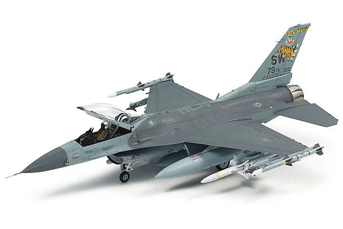 Tamiya 1/72 F-16 CJ Fighting Falcon w/equip.