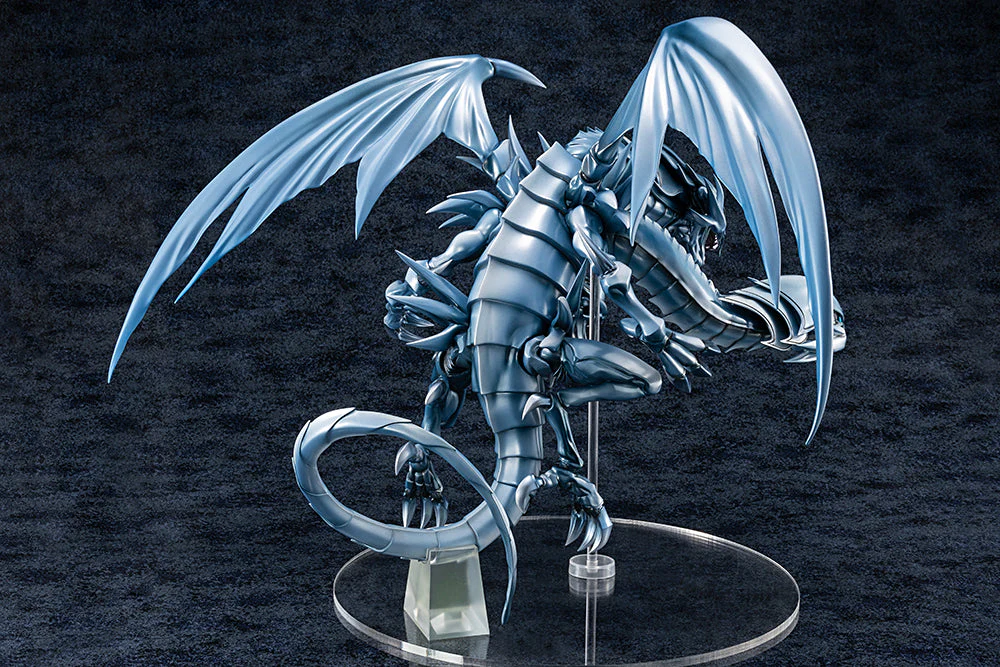 Yu-Gi-Oh! Duel Monsters Blue-Eyes Ultimate Dragon Exclusive Figure - Image 10