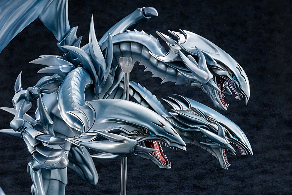 Yu-Gi-Oh! Duel Monsters Blue-Eyes Ultimate Dragon Exclusive Figure - Image 12